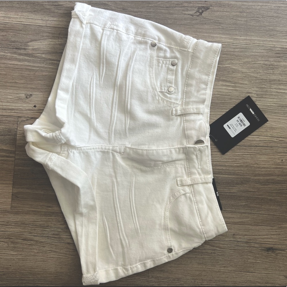 ✨Size: XS Fashion Nova Shorts ✨ NEVER WORN